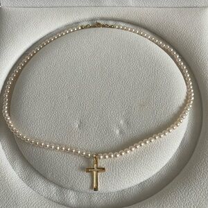 Beautiful necklace with cross pendant